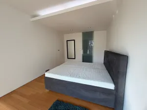 Pronájem bytu 2+kk, Praha - Smíchov, Na Hřebenkách, 66 m2