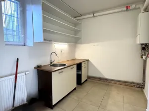 Pronájem obchodního prostoru, Benešov, Hráského, 80 m2
