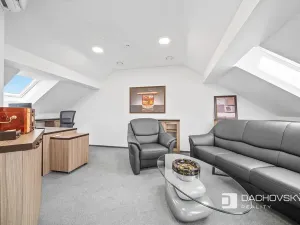 Prodej obchodního prostoru, Pardubice, K Dolíčku, 374 m2