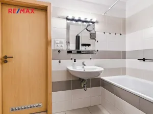 Prodej bytu 2+kk, Praha - Hostavice, U Hostavického potoka, 50 m2