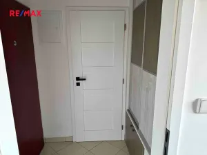 Pronájem bytu 1+kk, Praha - Pitkovice, Strakošová, 32 m2