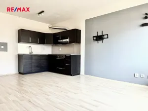 Pronájem bytu 1+kk, Brno, Houbalova, 9573 m2