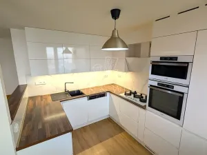 Prodej bytu 3+kk, Praha - Kobylisy, Klíčanská, 74 m2