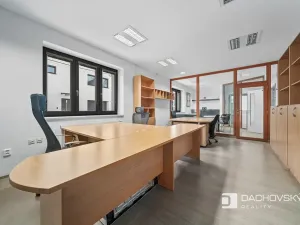 Prodej kanceláře, Pardubice, K Dolíčku, 374 m2