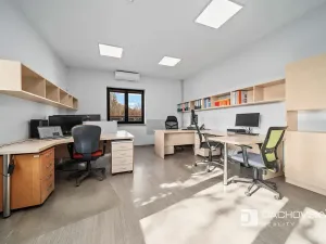 Prodej kanceláře, Pardubice, K Dolíčku, 374 m2