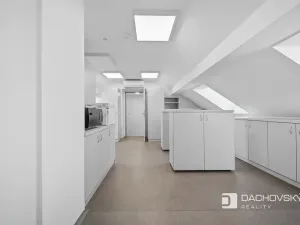 Prodej kanceláře, Pardubice, K Dolíčku, 374 m2