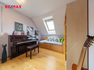 Prodej rodinného domu, Praha - Lochkov, V oudolku, 183 m2