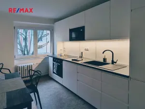 Pronájem bytu 2+1, Praha - Dejvice, Zelená, 58 m2