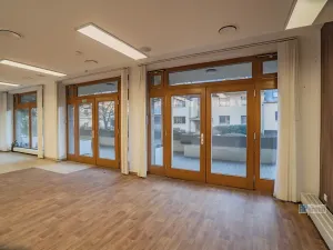 Prodej obchodního prostoru, Praha - Hlubočepy, Hlubočepská, 104 m2