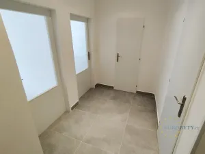 Pronájem bytu 2+kk, Praha - Holešovice, Přístavní, 46 m2