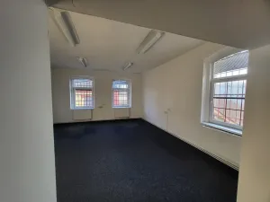 Pronájem kanceláře, Brno, Valchařská, 350 m2