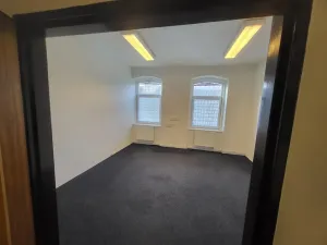 Pronájem kanceláře, Brno, Valchařská, 350 m2