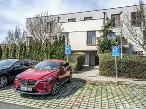 Prodej bytu 2+kk, Zbuzany, Lomená, 61 m2