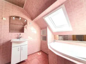 Prodej rodinného domu, Hora Svatého Šebestiána, 250 m2