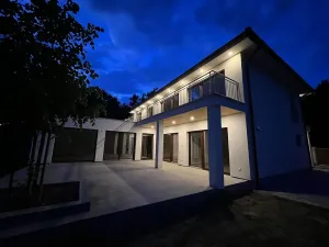 Prodej rodinného domu, Tři Dvory, 235 m2