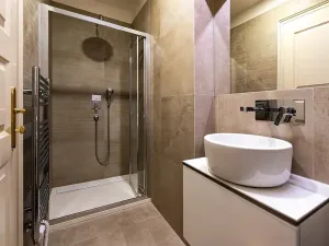 Pronájem bytu 3+1, Praha - Nové Město, Bolzanova, 93 m2