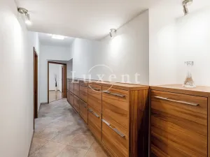 Pronájem bytu 3+1, Praha - Holešovice, Veletržní, 101 m2