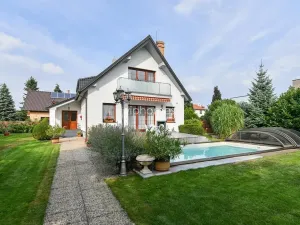 Pronájem vily, Praha - Suchdol, Havraní, 220 m2