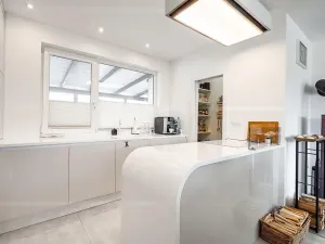 Prodej rodinného domu, Králův Dvůr, Na Vinohradech, 140 m2