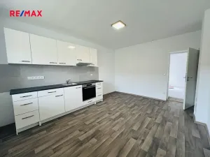 Pronájem bytu 2+1, Bzenec, Veselská, 75 m2