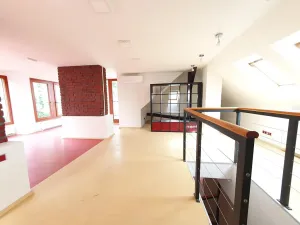 Pronájem kanceláře, Praha - Smíchov, Na Hřebenkách, 200 m2