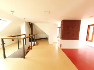 Pronájem kanceláře, Praha - Smíchov, Na Hřebenkách, 200 m2