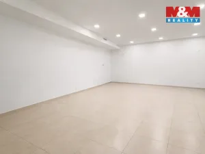 Pronájem obchodního prostoru, Benešov, Masarykovo náměstí, 50 m2