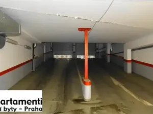 Pronájem garážového stání, Praha - Smíchov, Na Zatlance, 13 m2