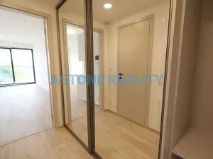 Pronájem bytu 1+kk, Praha - Žižkov, Šrámkové, 43 m2