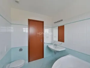 Pronájem rodinného domu, Praha - Nebušice, 360 m2