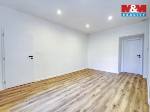 Pronájem bytu 2+kk, Plzeň - Jižní Předměstí, Klatovská třída, 68 m2