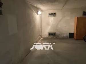 Pronájem garáže, Pardubice, kpt. Bartoše, 20 m2