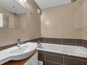 Pronájem bytu 3+kk, Praha - Horní Měcholupy, Livornská, 70 m2
