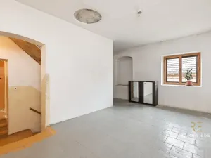 Prodej vícegeneračního domu, Chotiněves, 495 m2