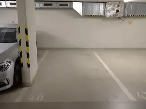 Pronájem garážového stání, Praha - Žižkov, Jeseniova, 14 m2