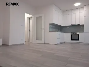 Pronájem bytu 1+kk, Praha - Modřany, Zlochova, 49 m2