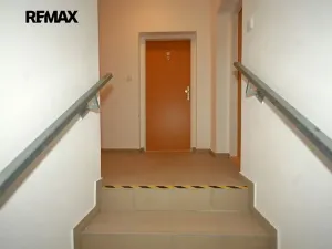 Pronájem bytu 1+kk, Velký Osek, U hřiště, 43 m2