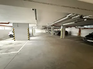 Pronájem garážového stání, Brno, Říčanská, 13 m2