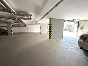 Pronájem garážového stání, Brno, Říčanská, 13 m2