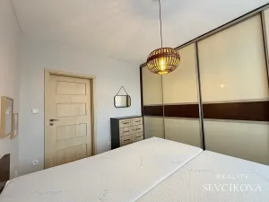 Pronájem bytu 3+kk, Hradec Králové, Gočárova třída, 76 m2