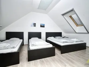 Prodej ubytování, Hlohovec, K zámečku, 144 m2