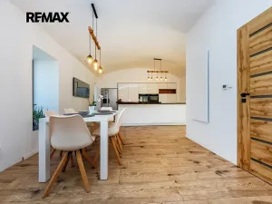 Prodej rodinného domu, Černuc, 330 m2