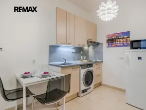 Pronájem bytu 1+kk, Praha - Holešovice, Farského, 35 m2
