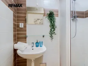 Pronájem bytu 1+kk, Praha - Holešovice, Farského, 35 m2