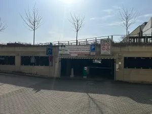 Pronájem garážového stání, Hradec Králové, Plácelova, 15 m2