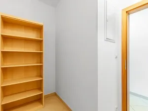 Pronájem bytu 1+kk, Praha - Holešovice, Na Maninách, 41 m2