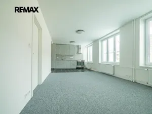 Pronájem bytu 2+kk, Jindřichův Hradec, Tovární, 61 m2