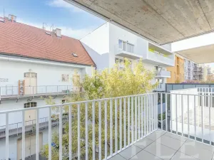 Pronájem bytu 1+kk, Praha - Karlín, Křižíkova, 28 m2