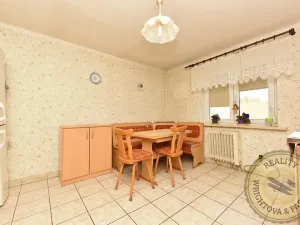 Prodej rodinného domu, Černuc, 240 m2