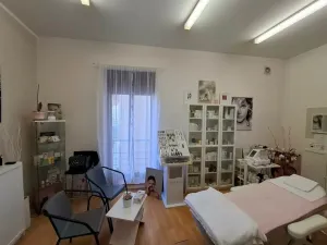 Pronájem obchodního prostoru, Pardubice - Zelené Předměstí, třída Míru, 20 m2